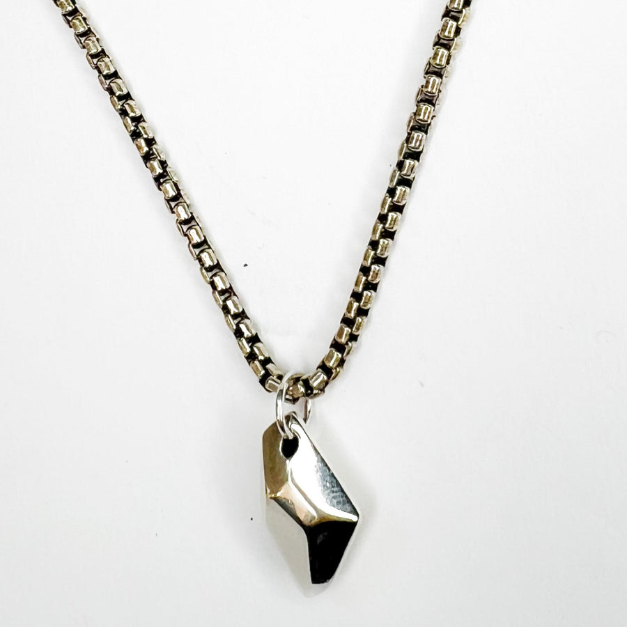 We Gallery small stone pendant